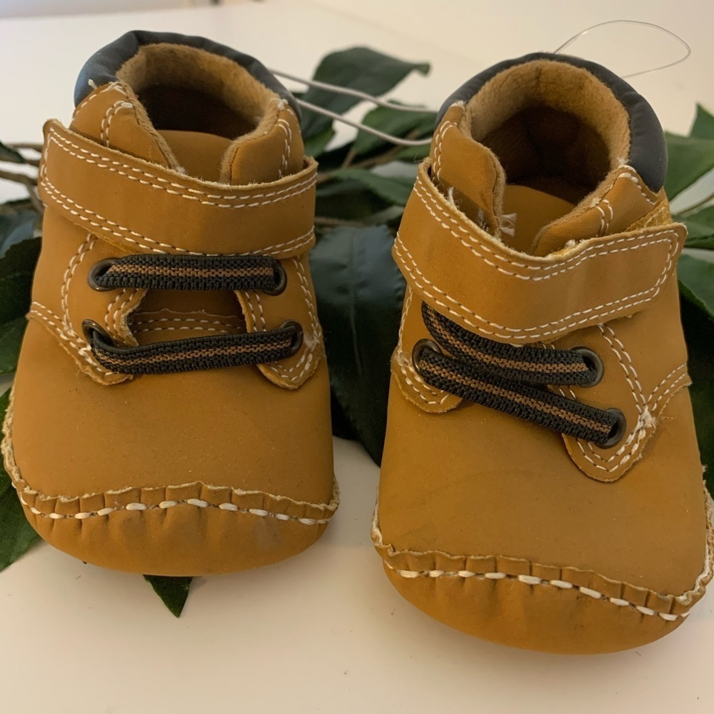 Koala Kids Swede Shoe! All sports on bottom!